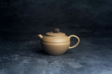 紫砂壶图片：美壶特惠 特好段泥精致松果壶 茶人醉爱 - 紫砂壶之家