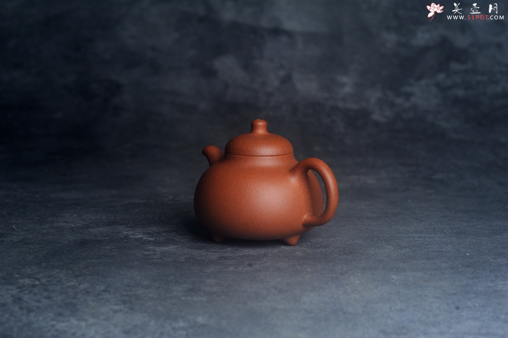 紫砂壶图片：美壶特惠 优质红降坡泥乳鼎壶 茶人醉爱 - 紫砂壶之家紫砂壶网
