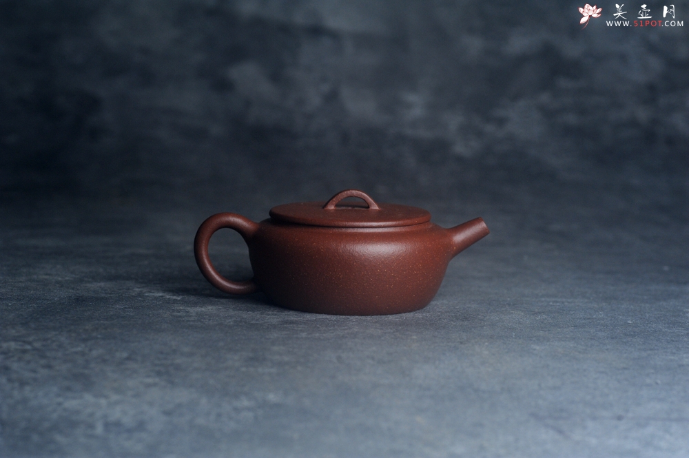 紫砂壶图片：美壶特惠 优质红降坡泥大口玉扁壶 茶人醉爱 - 紫砂壶之家紫砂壶网