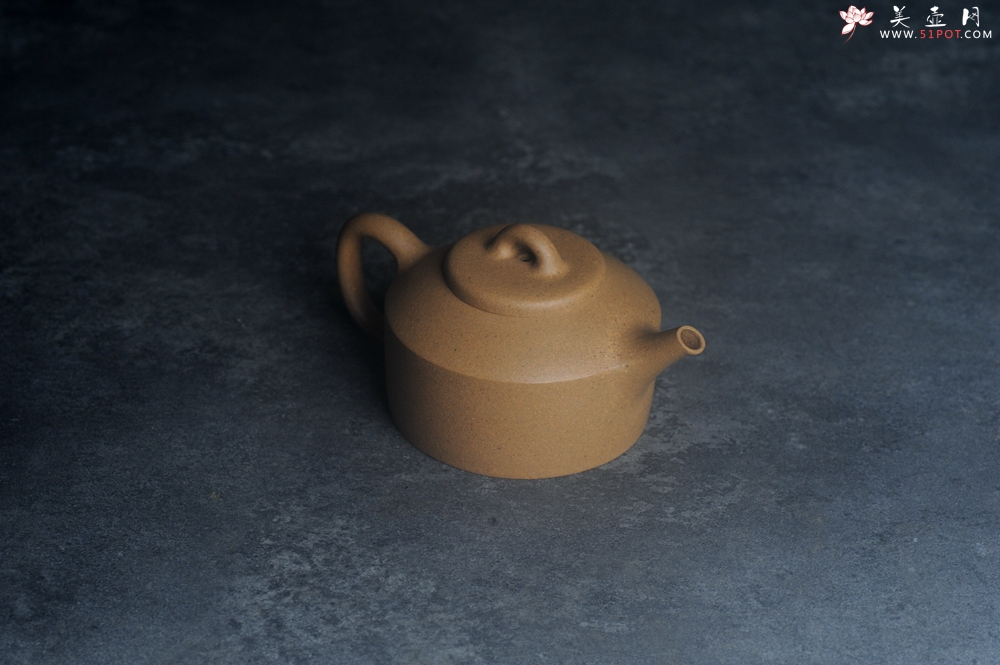 紫砂壶图片：美壶特惠 优质黄金段泥镜瓦壶 茶人醉爱 - 紫砂壶之家紫砂壶网