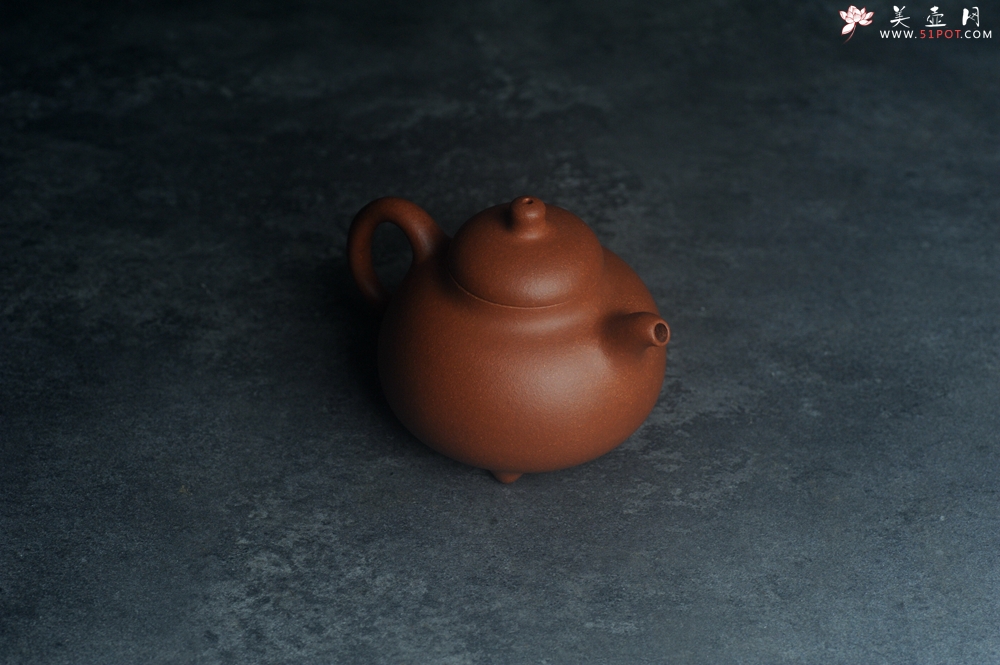 紫砂壶图片：美壶特惠 优质红降坡泥乳鼎壶 茶人醉爱 - 紫砂壶之家紫砂壶网
