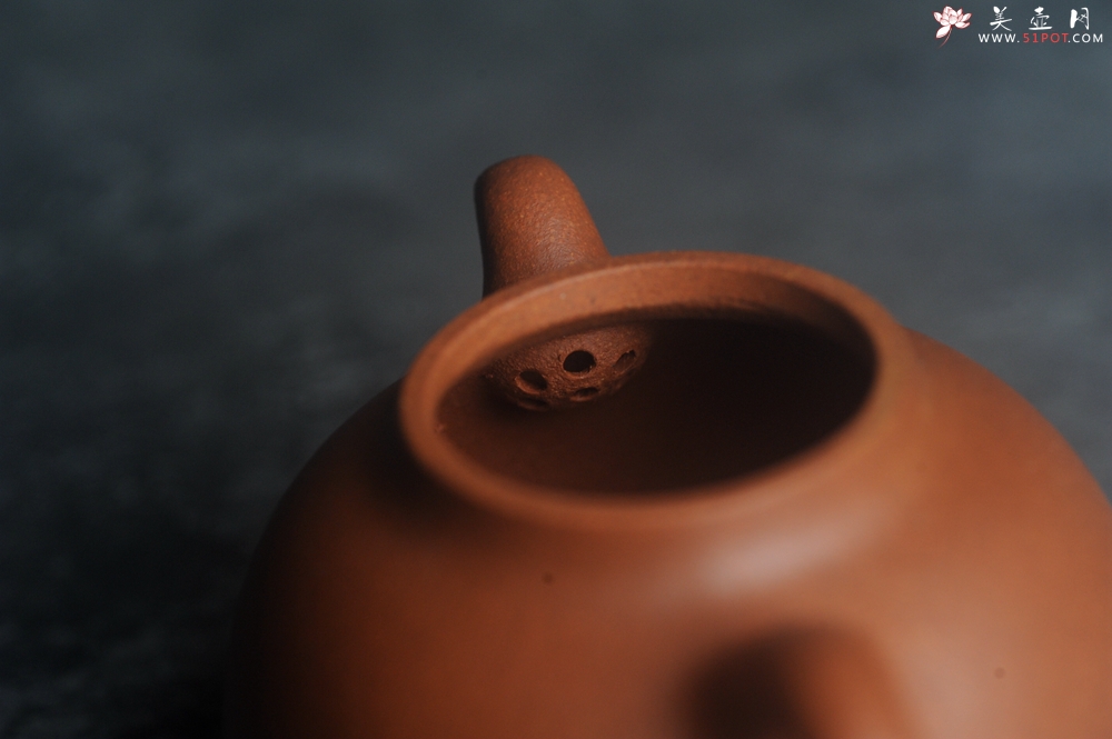 紫砂壶图片：美壶特惠 优质红降坡泥乳鼎壶 茶人醉爱 - 紫砂壶之家紫砂壶网