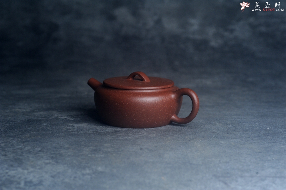 紫砂壶图片：美壶特惠 优质红降坡泥大口玉扁壶 茶人醉爱 - 紫砂壶之家紫砂壶网