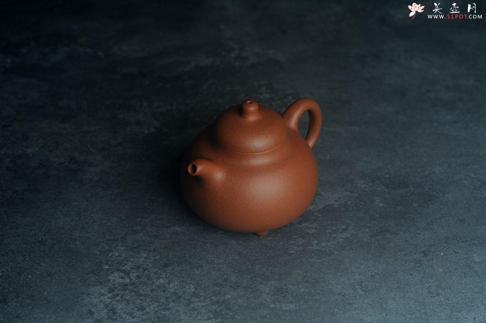 紫砂壶图片：美壶特惠 优质红降坡泥乳鼎壶 茶人醉爱 - 紫砂壶之家紫砂壶网
