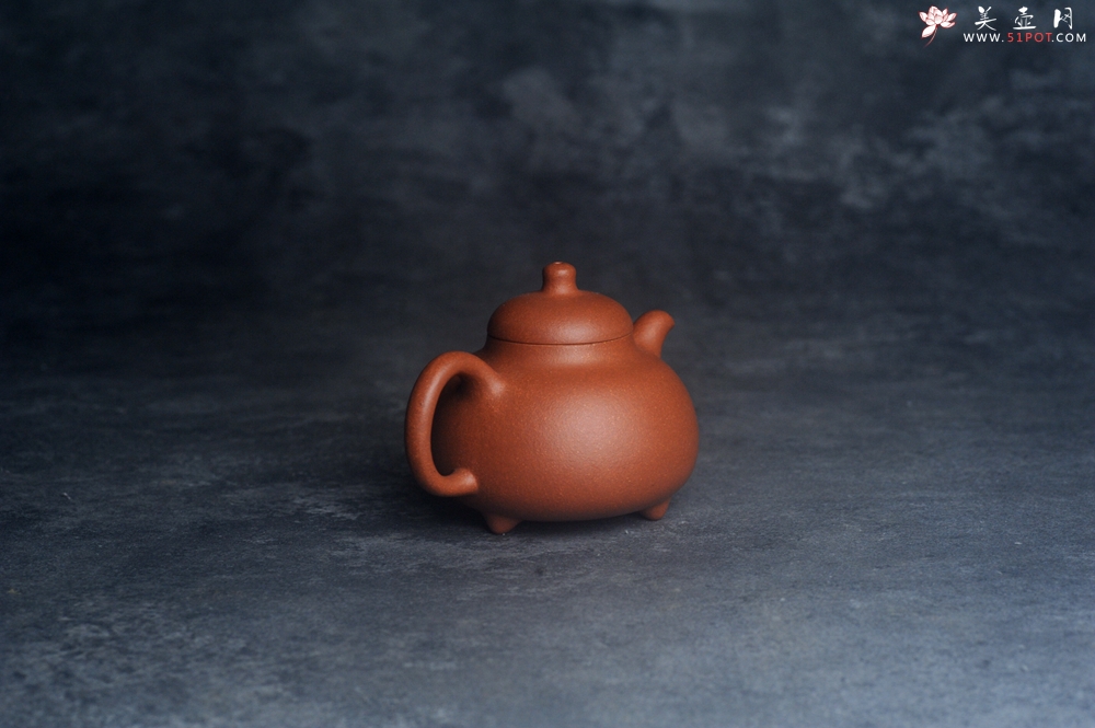 紫砂壶图片：美壶特惠 优质红降坡泥乳鼎壶 茶人醉爱 - 紫砂壶之家紫砂壶网
