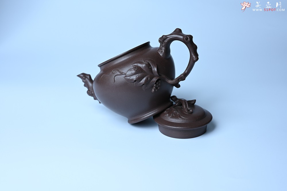 紫砂壶图片：潜力股赵老师 老紫泥全手工松鼠葡萄壶 茶人醉爱 - 紫砂壶之家紫砂壶网