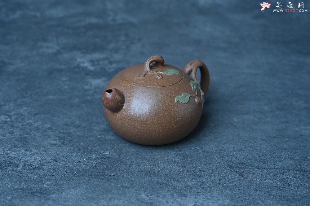 紫砂壶图片：美壶特惠 潜力股董静老师精品老段泥双色寿桃壶 茶人醉爱 - 紫砂壶之家紫砂壶网