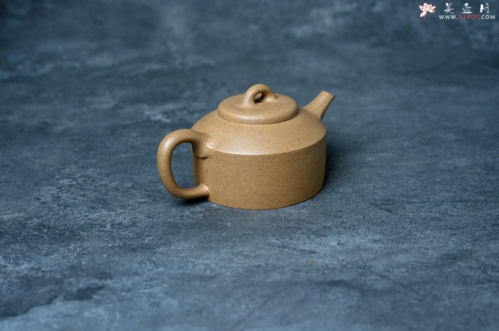 紫砂壶图片：美壶特惠 优质黄金段泥镜瓦壶 茶人醉爱 - 紫砂壶之家紫砂壶网