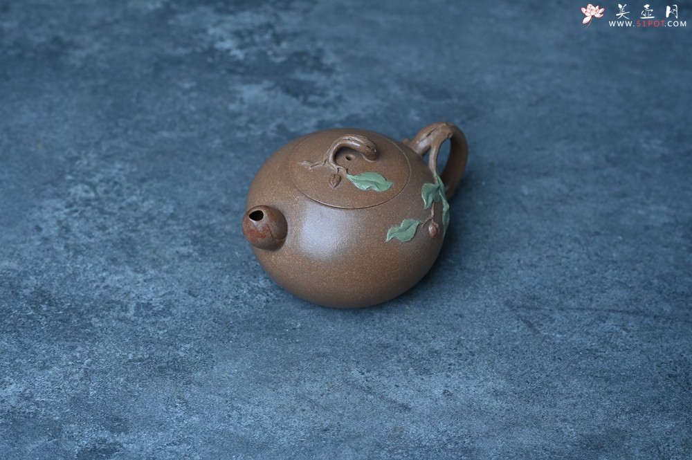 紫砂壶图片：美壶特惠 潜力股董静老师精品老段泥双色寿桃壶 茶人醉爱 - 紫砂壶之家紫砂壶网