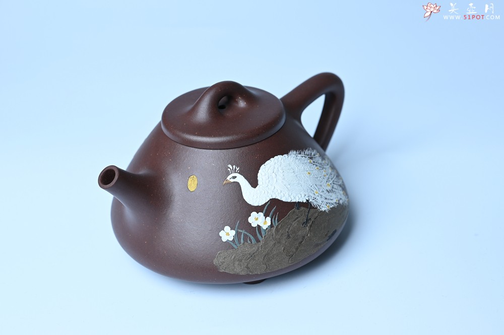 紫砂壶图片：实力派工艺师周斌全手工紫玉金砂子冶石瓢 刻绘孔雀 特文气 - 紫砂壶之家紫砂壶网