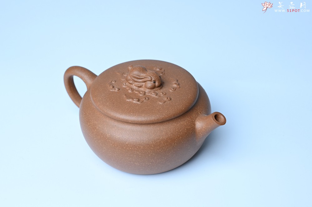 紫砂壶图片：美壶特惠 优质降坡泥花鸟听兔壶 茶人醉爱 - 紫砂壶之家紫砂壶网