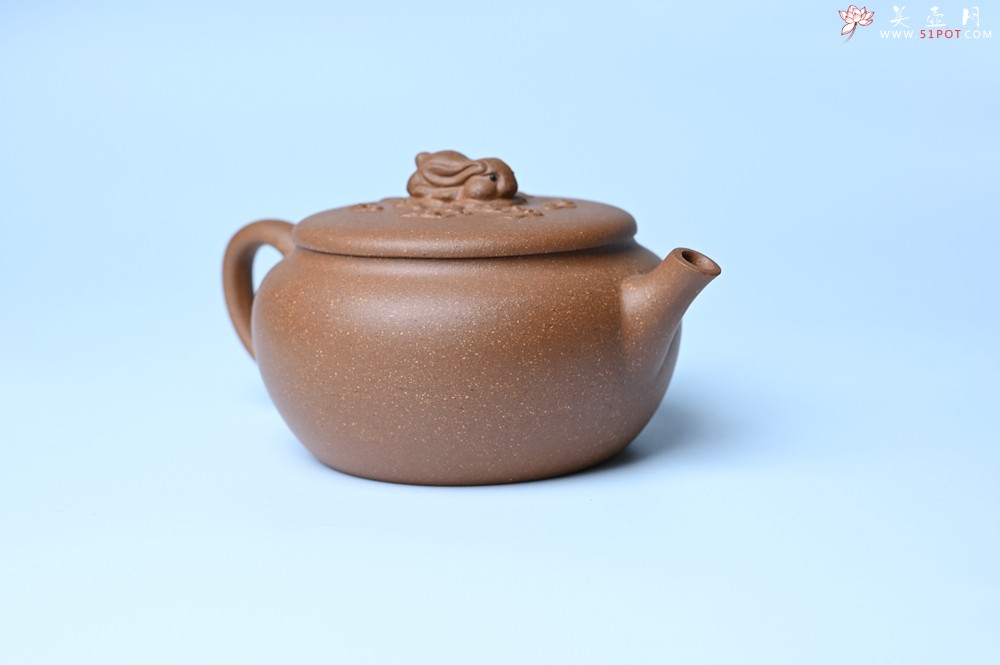 紫砂壶图片：美壶特惠 优质降坡泥花鸟听兔壶 茶人醉爱 - 紫砂壶之家紫砂壶网