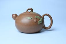 紫砂壶图片:美壶特惠 潜力股董静老师精品老段泥双色寿桃壶 茶人醉爱 - 紫砂壶之家