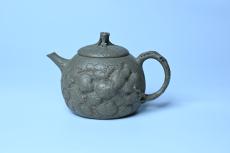 紫砂壶图片:美壶特惠 特好老青段泥云松供春壶 茶人醉爱 - 紫砂壶之家