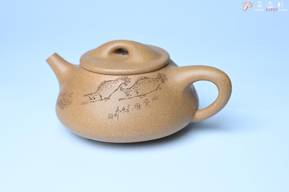 紫砂壶图片：潜力股周小培全手工老黄段泥（家藏老料 油润无比 识者自知）景舟石瓢 装饰鳜鱼图 双贵图 寓意富贵如意 - 紫砂壶之家紫砂壶网