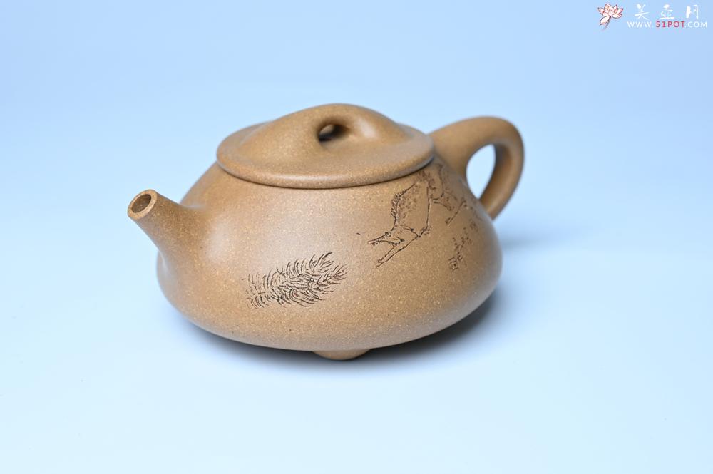紫砂壶图片：潜力股周小培全手工老黄段泥（家藏老料 油润无比 识者自知）景舟石瓢 装饰鳜鱼图 双贵图 寓意富贵如意 - 紫砂壶之家紫砂壶网