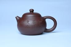 紫砂壶图片:油润底曹青 全手工文旦茶壶 细写茶经煮香雪 闲趣图 特文气 期待与亲结缘 - 紫砂壶之家