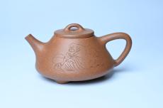 紫砂壶图片:油润五彩段泥 全手工薄胎子冶石瓢 难度大 骨肉匀挺 文气装饰罗汉图 - 紫砂壶之家