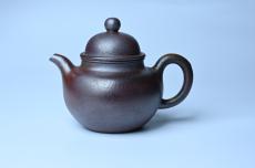 紫砂壶图片:美壶特惠 精致柴烧青灰泥掇球壶 茶人醉爱 - 紫砂壶之家