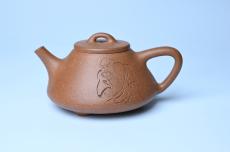 紫砂壶图片:油润五彩段泥 全手工薄胎子冶石瓢 难度大 骨肉匀挺 文气装饰罗汉图 无为 - 紫砂壶之家