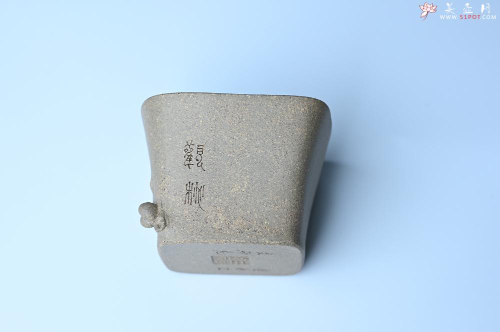 紫砂壶图片：实力派国工周斌（周镔） 采用8000块一捆的特好青段 全手工四方寿桃主人杯 观桃杯 - 紫砂壶之家紫砂壶网